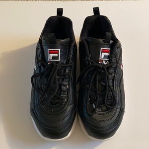 Worn once!!! Women’s Fila black disarray sneakers